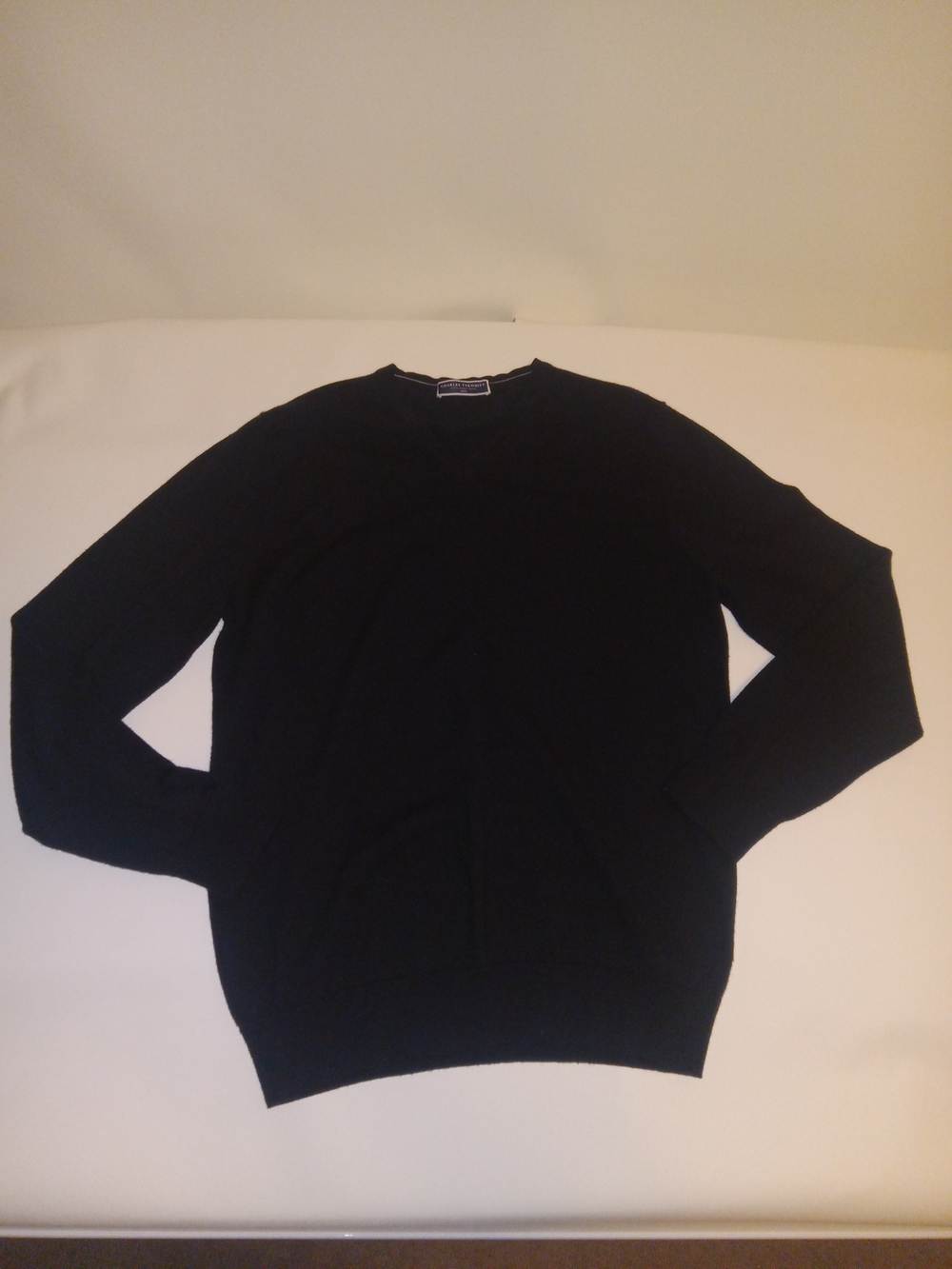 Charles Tyrwhitt Black V-Neck Men's Sweater 100% Merino Wool Size Large